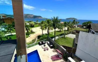 Imagem: A casa possui 4 Dormitórios, 1 Banheiro, 5 Vagas na garagem