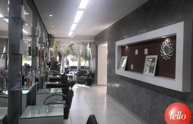 Imagem: O depósito possui 3 Vagas na garagem, 220m² de Área e está