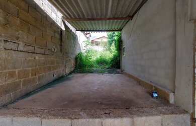 Imagem: A casa possui 1 Dormitório, 1 Banheiro, 360m² de Área e