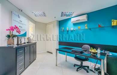 Imagem: O depósito possui 5 Vagas na garagem, 156m² de Área e está