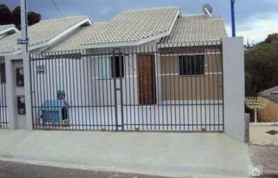 Imagem: A casa possui 2 Dormitórios, 2 Banheiros, 2 Vagas na garagem