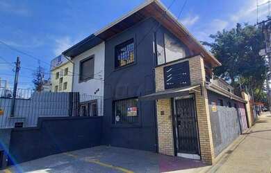 Imagem: O depósito possui 3 Vagas na garagem, 139m² de Área e está