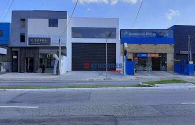 Imagem: O depósito possui 4 Vagas na garagem, 300m² de Área e está