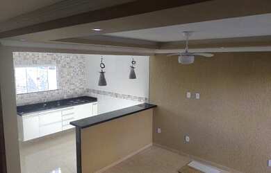 Imagem: A casa possui 2 Dormitórios, 3 Banheiros, 2 Vagas na garagem