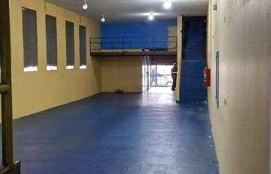 Imagem: O depósito possui 5 Vagas na garagem, 800m² de Área e está