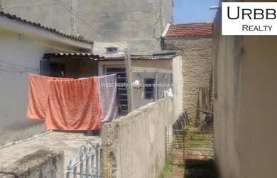 Imagem 6: Terreno com casas antigas