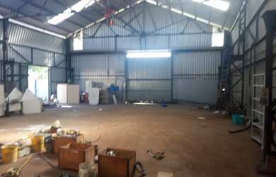 Imagem: O depósito possui 1 Vaga na garagem, 550m² de Área e está