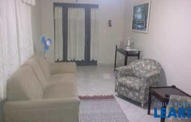 Imagem: A casa possui 2 Dormitórios, 3 Banheiros, 2 Vagas na garagem