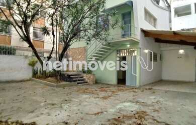 Imagem: A casa possui 3 Dormitórios, 2 Banheiros, 5 Vagas na garagem