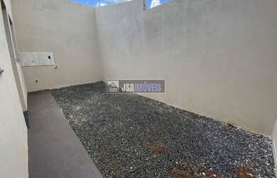 Imagem: A casa possui 2 Dormitórios, 1 Banheiro, 1 Vaga na garagem