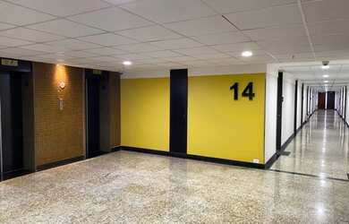 Imagem: O depósito possui 2 Vagas na garagem, 160m² de Área e está