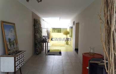 Imagem: O depósito para alugar possui 2 Vagas na garagem e 540m² de