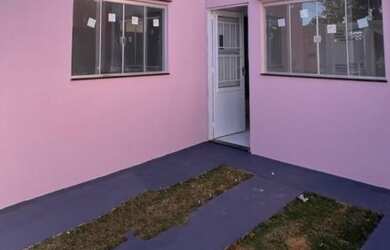 Imagem: A casa possui 2 Dormitórios, 1 Banheiro, 2 Vagas na garagem