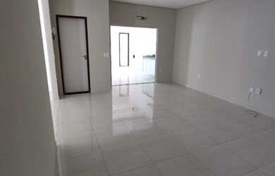 Imagem: A casa possui 3 Dormitórios, 3 Banheiros, 2 Vagas na garagem