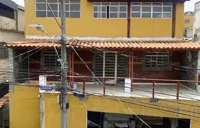 Imagem: A casa possui 4 Dormitórios, 2 Banheiros, 1 Vaga na garagem