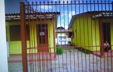 Imagem: A casa possui 1 Dormitório, 1 Banheiro e 1 Vaga na garagem