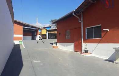 Imagem: A casa possui 3 Dormitórios, 3 Banheiros, 5 Vagas na garagem