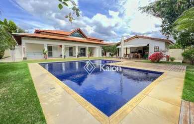 Imagem: A casa em condomínio possui 4 Dormitórios, 5 Banheiros, 5