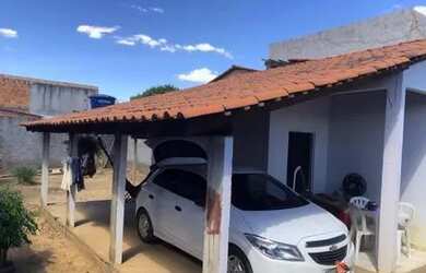 Imagem: A casa possui 1 Dormitório, 1 Banheiro, 1 Vaga na garagem