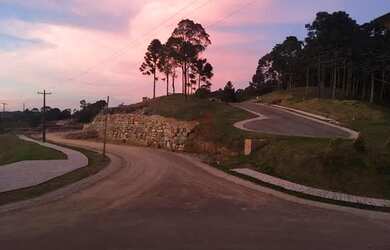 Imagem: O terreno possui 823m² de Área e está localizado em Gramado