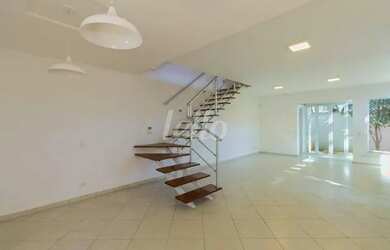 Imagem: A casa possui 3 Dormitórios, 3 Banheiros, 2 Vagas na garagem