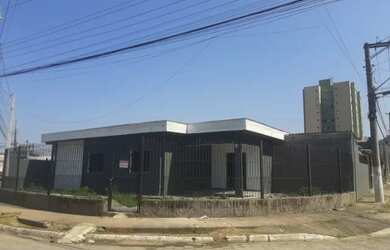 Imagem: A casa possui 3 Dormitórios, 3 Banheiros, 3 Vagas na garagem