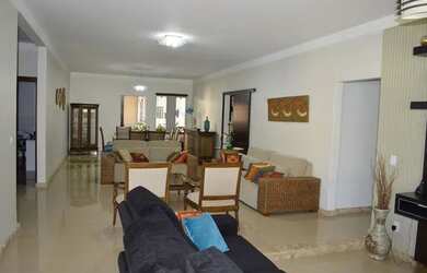 Imagem: A casa em condomínio possui 4 Dormitórios, 2 Banheiros, 5