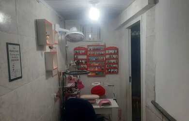 Imagem: A casa possui 4 Dormitórios, 3 Banheiros, 1 Vaga na garagem