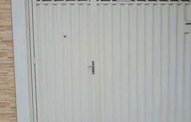 Imagem: A casa possui 2 Dormitórios, 2 Banheiros, 2 Vagas na garagem