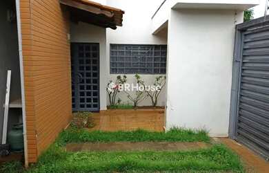 Imagem: A casa possui 4 Dormitórios, 5 Banheiros, 3 Vagas na garagem