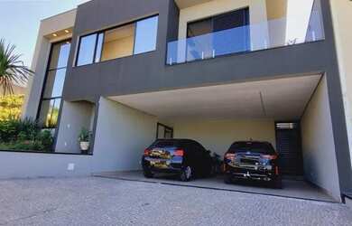 Imagem: A casa em condomínio possui 3 Dormitórios, 4 Banheiros, 2