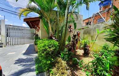 Imagem: A casa possui 2 Dormitórios, 1 Banheiro, 4 Vagas na garagem