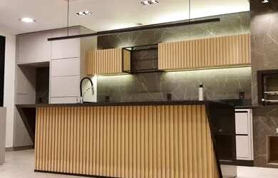 Imagem: A casa possui 2 Dormitórios, 2 Banheiros, 2 Vagas na garagem