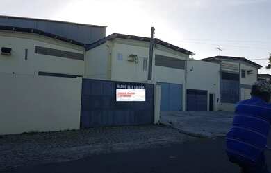 Imagem: O depósito possui 4 Vagas na garagem, 500m² de Área e está