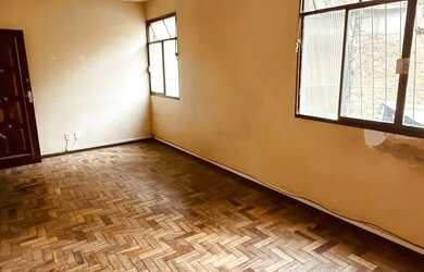 Imagem: O apartamento possui 3 Dormitórios, 1 Banheiro, 1 Vaga na garagem