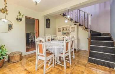 Imagem 8: Imóvel para venda possui 305 metros quadrados com 4 quartos em Tristeza...