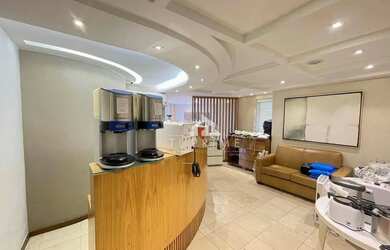 Imagem: O depósito possui 5 Vagas na garagem e 600m² de Área e está