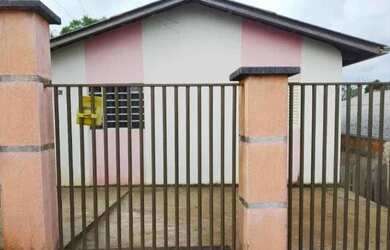 Imagem: A casa possui 4 Dormitórios, 2 Banheiros e 2 Vagas na garagem