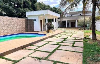 Imagem: A casa possui 5 Dormitórios, 4 Banheiros, 4 Vagas na garagem