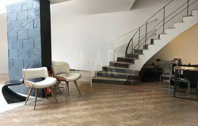 Imagem: O depósito possui 4 Vagas na garagem, 459m² de Área e está