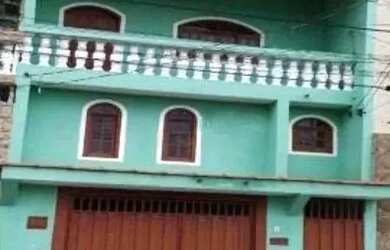 Imagem: A casa possui 4 Dormitórios, 3 Banheiros, 1 Vaga na garagem