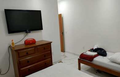 Imagem 2: Pertinho da PRAIA. Acomodam 12 pessoas, 5 Vagas na garageme3 Dormitórios