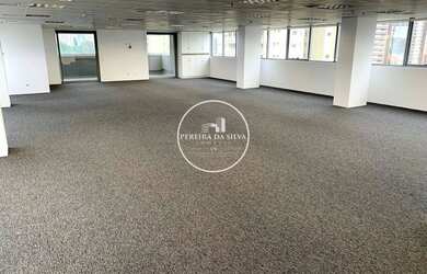 Imagem: O depósito possui 5 Vagas na garagem e 632m² de Área e está