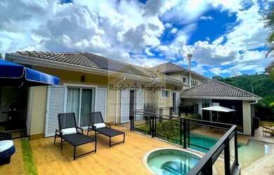 Imagem: A casa para alugar possui 4 Dormitórios, 5 Banheiros, 4 Vagas