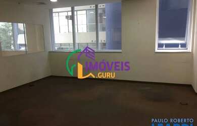 Imagem: O depósito possui 4 Vagas na garagem, 240m² de Área e está