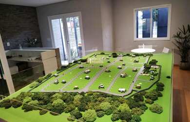 Imagem: O terreno possui 180m² de Área e está localizado em Cocão