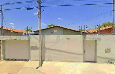 Imagem: A casa possui 3 Dormitórios, 2 Banheiros, 3 Vagas na garagem