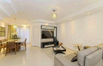 Imagem: A casa possui 4 Dormitórios, 3 Banheiros, 2 Vagas na garagem