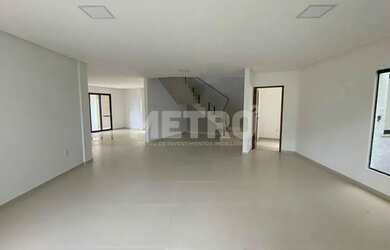 Imagem: A casa à venda possui 1 Dormitório, 5 Banheiros, 2 Vagas na