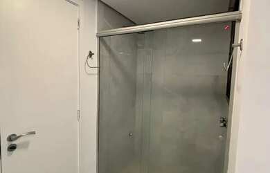 Imagem 16: LINDO APARTAMENTO EM CONDOMINIO EM FRENTE A PRAIA- QUARTO COM CLOSET E SALA COM COZINHA AM